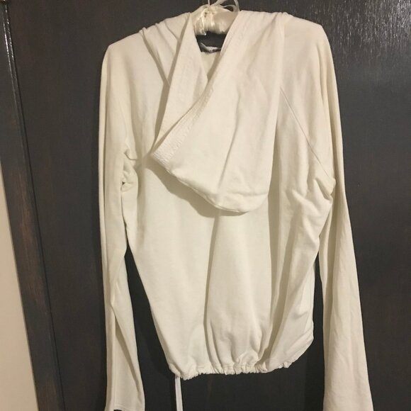 Old Navy Ladies White Hooded Sweatshirt Size Medium $5.00 AS AN ADD ON - Picture 2 of 2